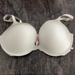 Victoria’s Secret sexy tee push-up bra